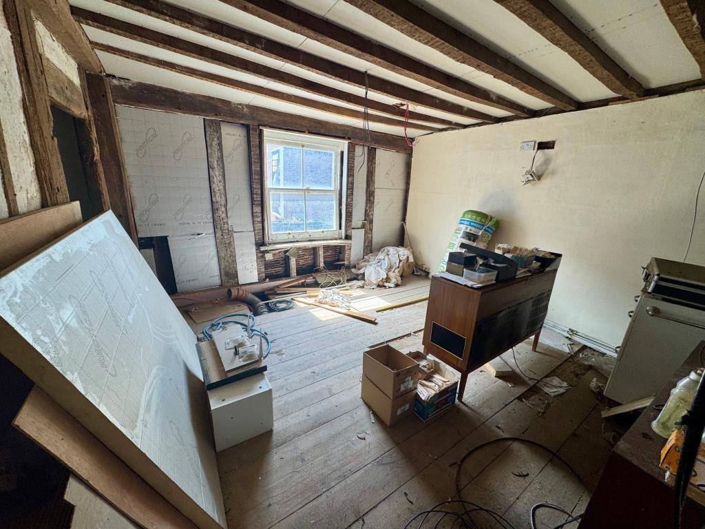 Lot: 84 - PERIOD FREE HOUSE PUBLIC HOUSE WITH FIRST FLOOR WITH POTENTIAL - First floor room 1